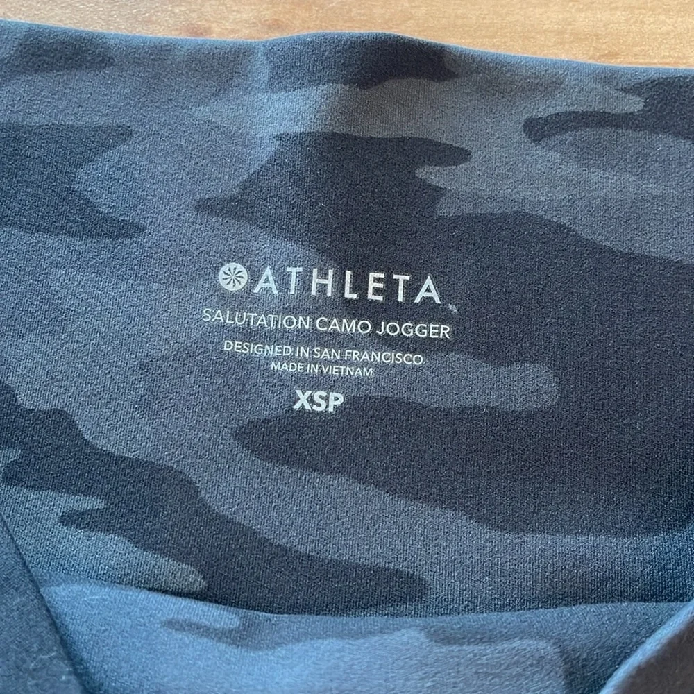 NWT Athleta Salutation Camo Jogger High Rise Fall Athleisure Pilates XS Petite - Picture 7 of 10